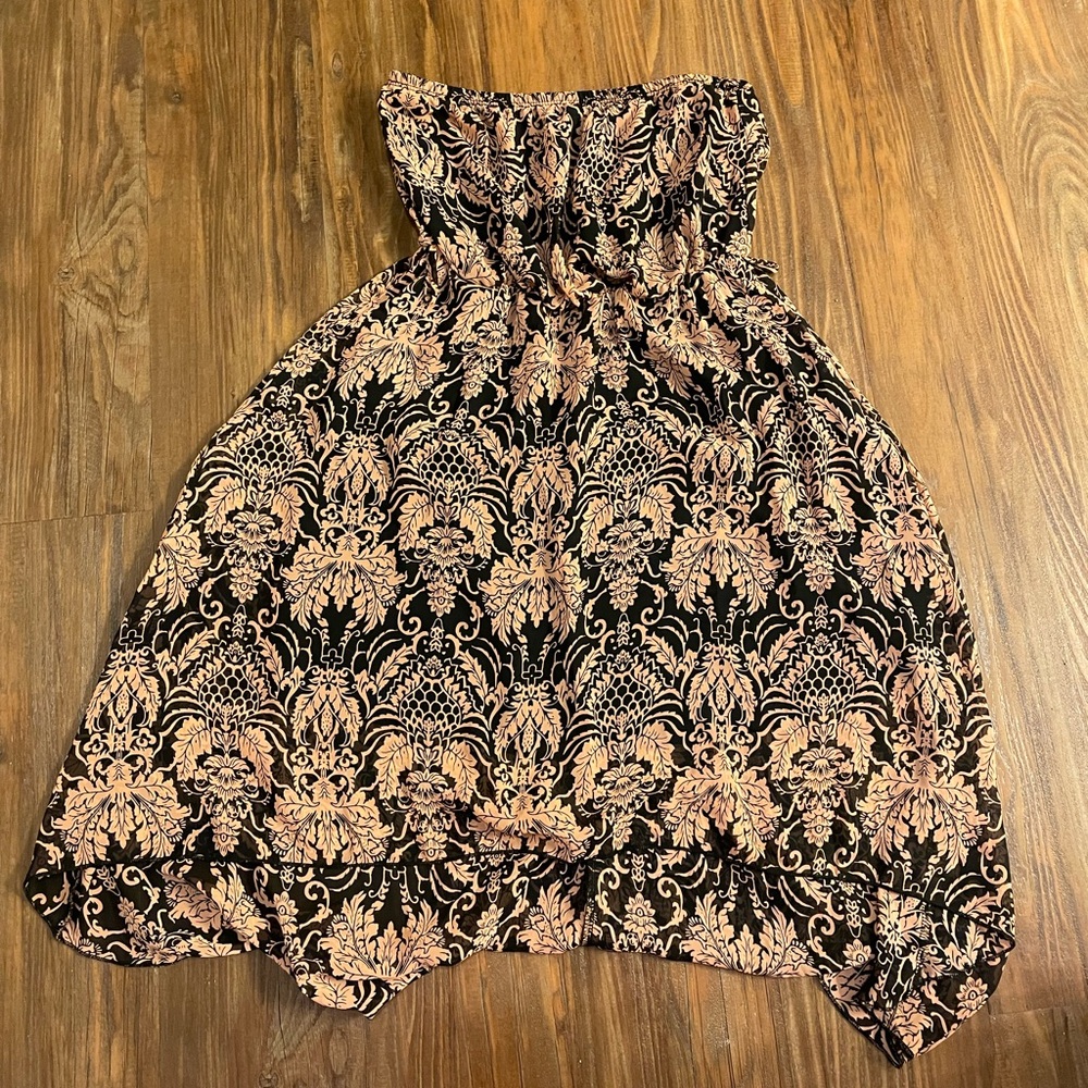 Comfy and flowy pink and black sundress. Strapless, size M